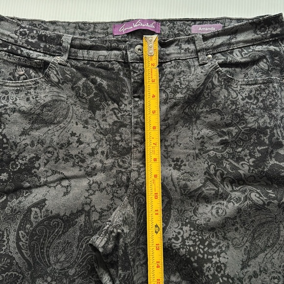 Gloria Vanderbilt Amanda Gray & Black Flowered Patterned Jeans. Women’s size 16W - Picture 7 of 13